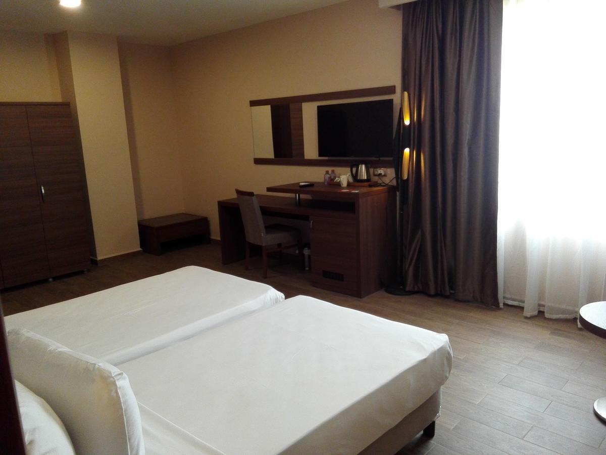 Ah Hotel And Conferences Madina Exterior photo